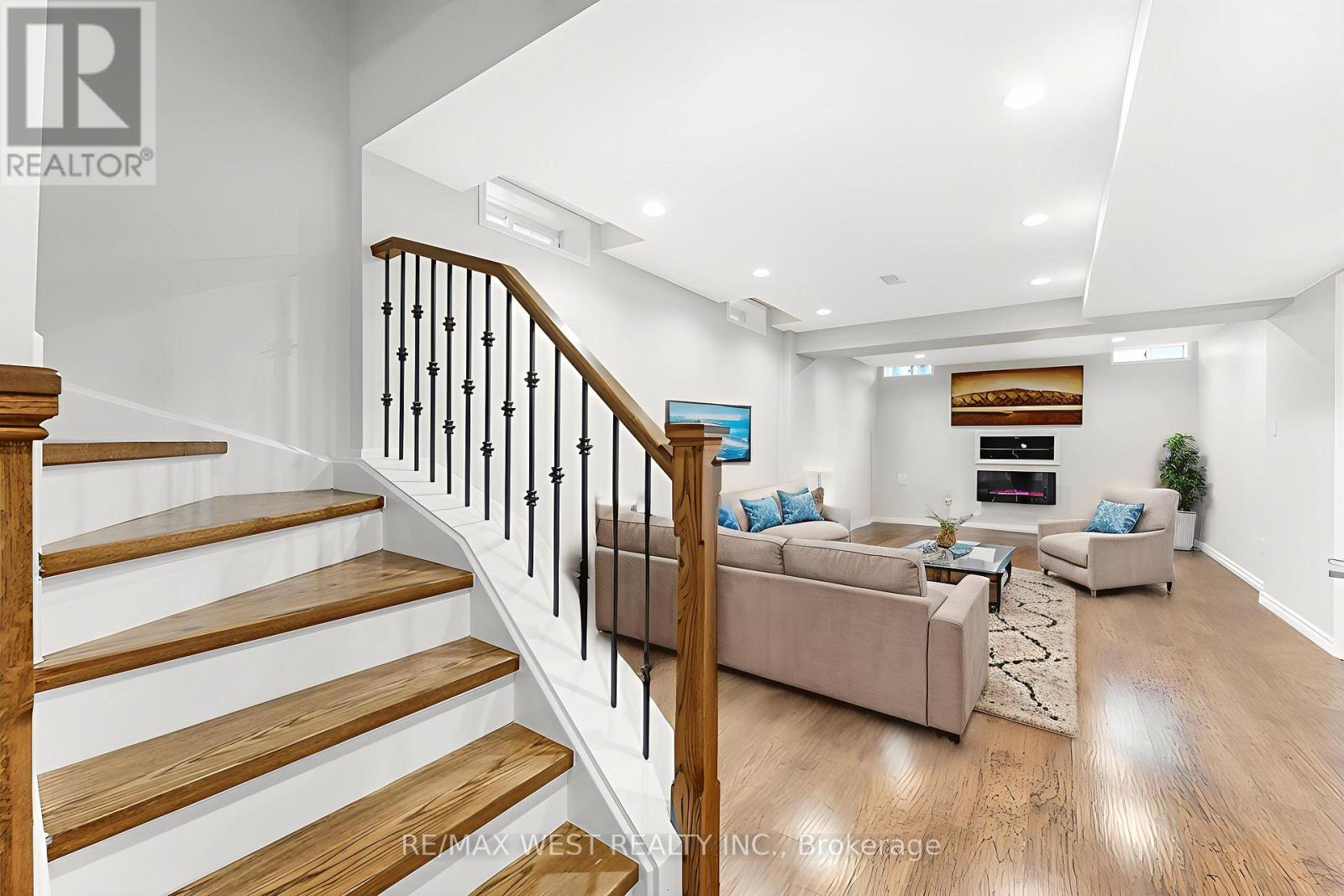 102 Everingham Circle, Brampton, Ontario  L6R 0R9 - Photo 8 - W12476525