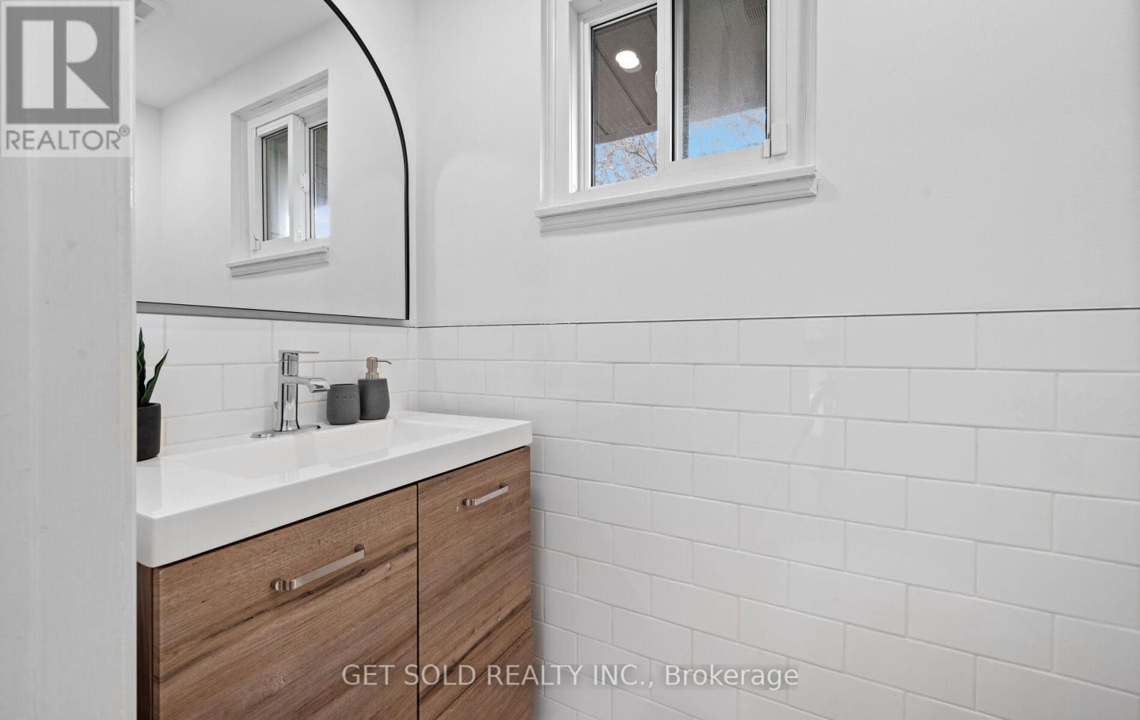 36 Shalom Crescent, Toronto, Ontario  M9V 4J4 - Photo 12 - W12476533