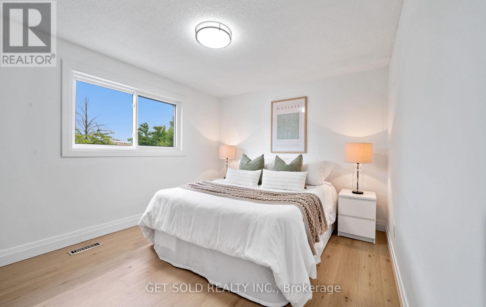36 Shalom Crescent, Toronto, Ontario  M9V 4J4 - Photo 21 - W12476533