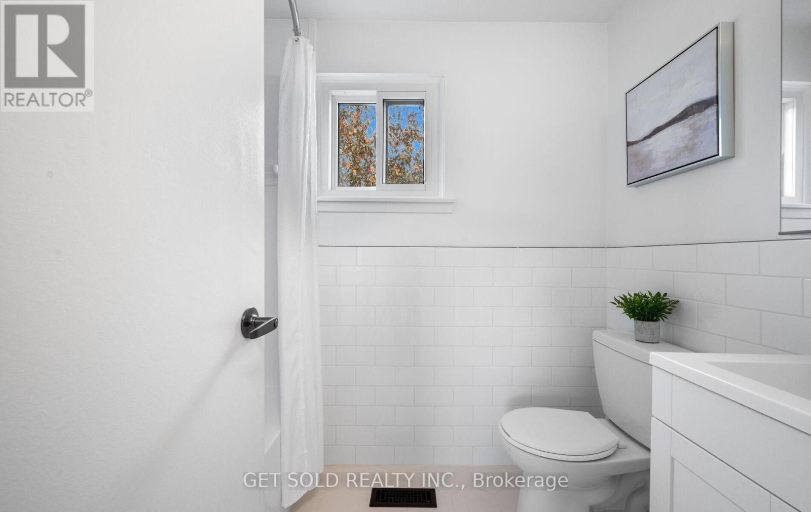 36 Shalom Crescent, Toronto, Ontario  M9V 4J4 - Photo 23 - W12476533