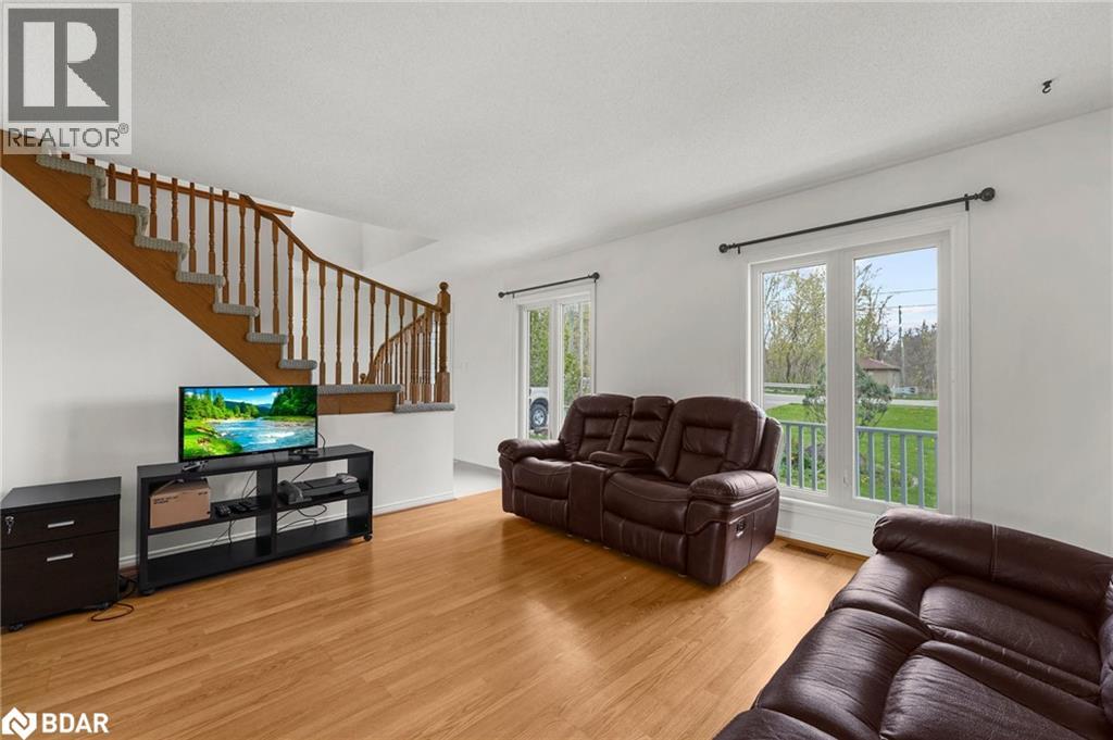 190 Centre Street, Angus, Ontario  L0M 1B0 - Photo 7 - 40778684