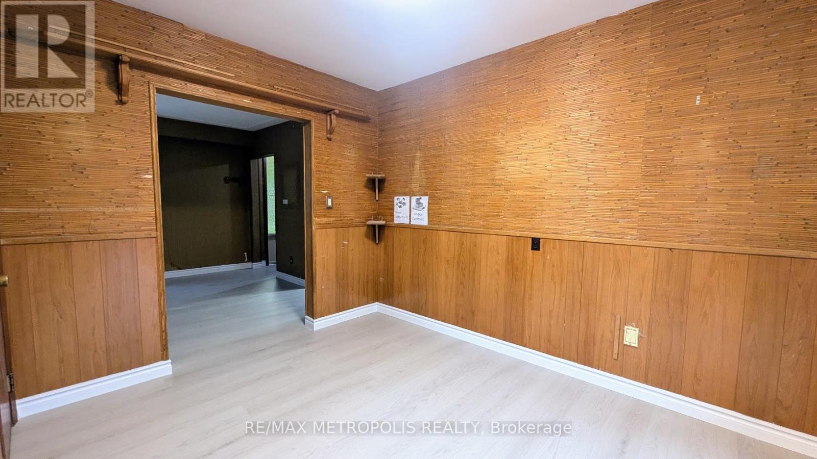 83 Longwood Drive, Waterloo, Ontario  N2L 4B6 - Photo 12 - X12476456