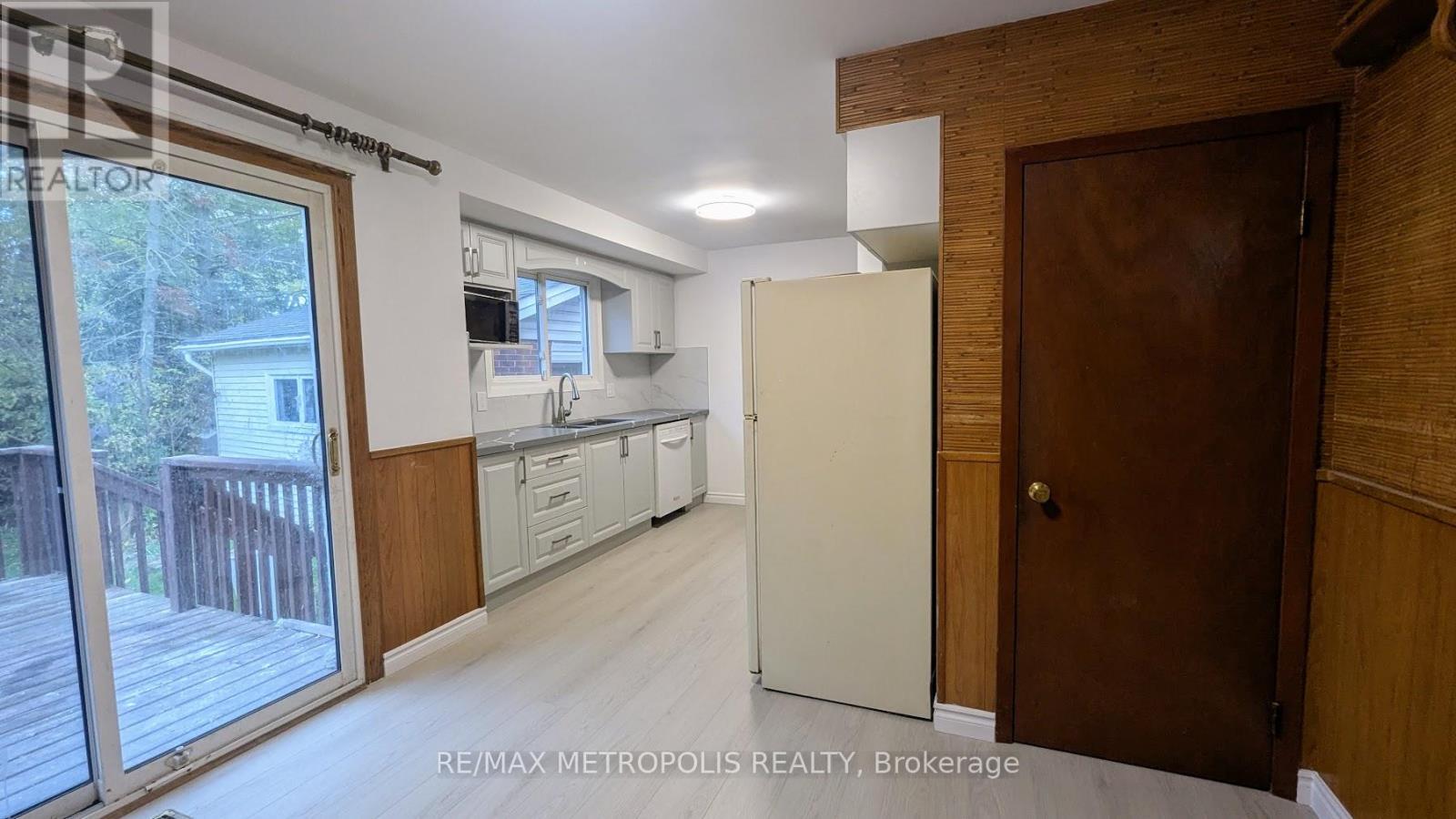 83 Longwood Drive, Waterloo, Ontario  N2L 4B6 - Photo 13 - X12476456
