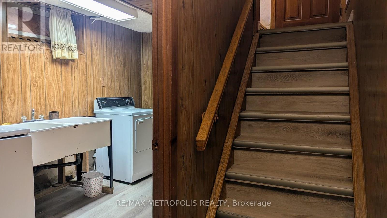 83 Longwood Drive, Waterloo, Ontario  N2L 4B6 - Photo 16 - X12476456