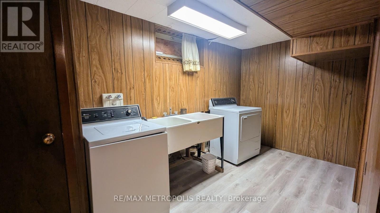 83 Longwood Drive, Waterloo, Ontario  N2L 4B6 - Photo 17 - X12476456