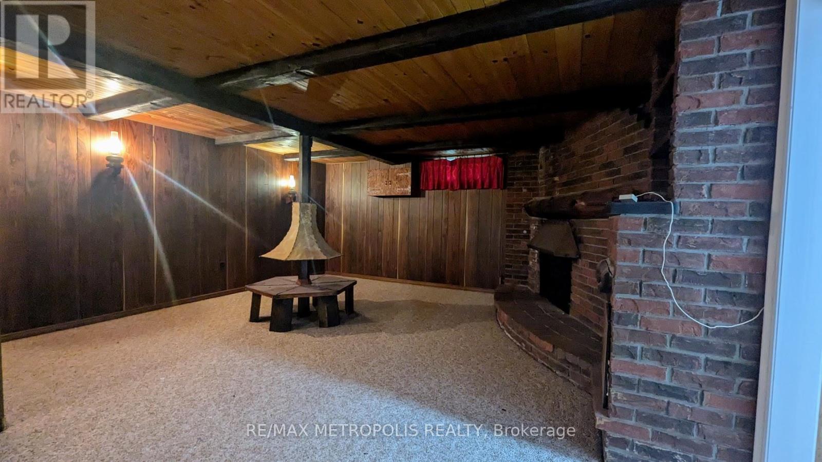83 Longwood Drive, Waterloo, Ontario  N2L 4B6 - Photo 22 - X12476456