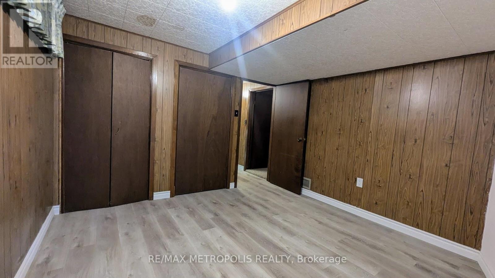 83 Longwood Drive, Waterloo, Ontario  N2L 4B6 - Photo 23 - X12476456