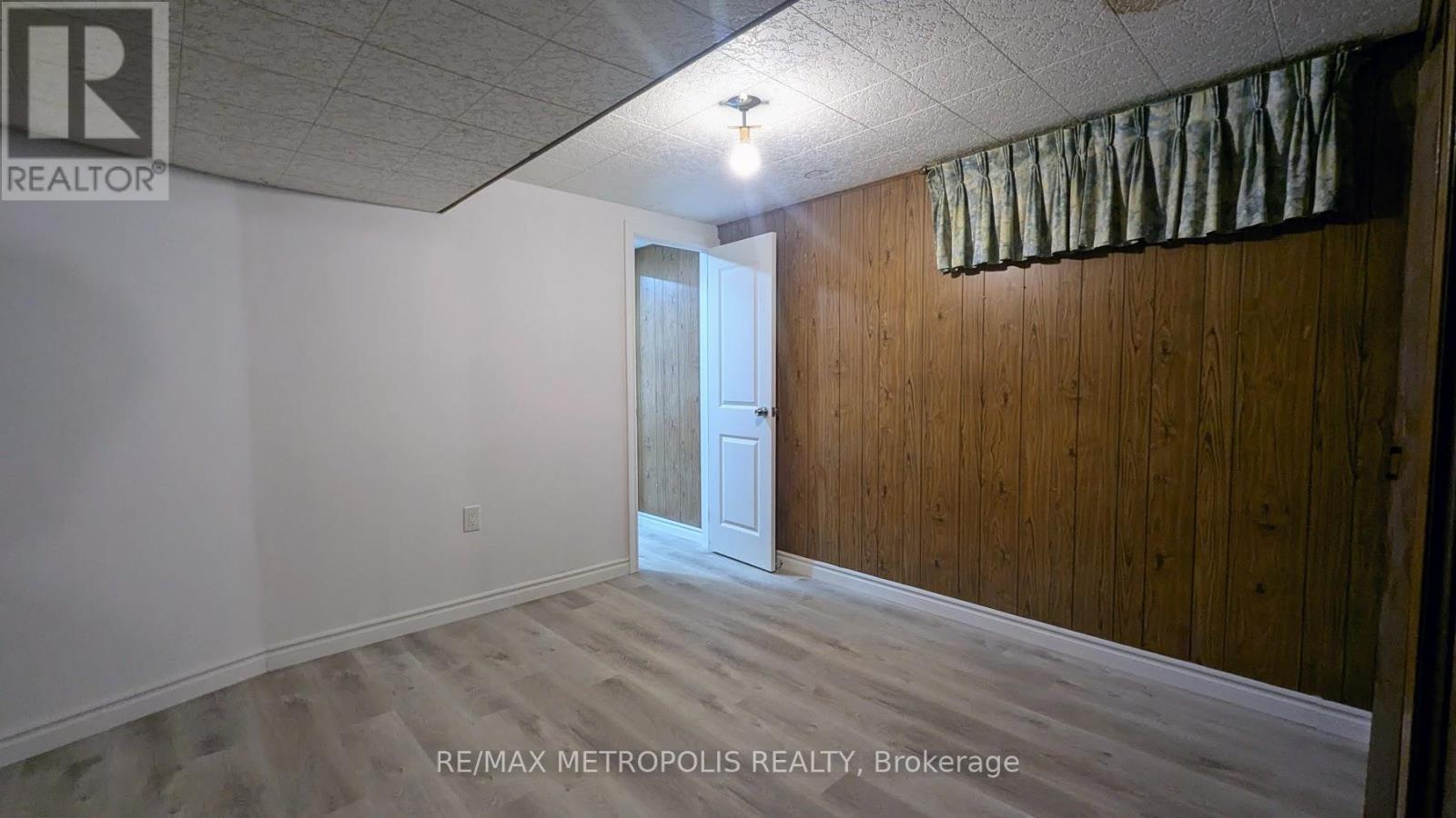 83 Longwood Drive, Waterloo, Ontario  N2L 4B6 - Photo 24 - X12476456