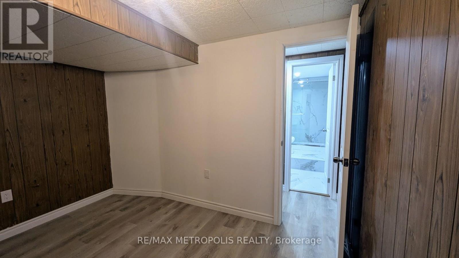 83 Longwood Drive, Waterloo, Ontario  N2L 4B6 - Photo 25 - X12476456