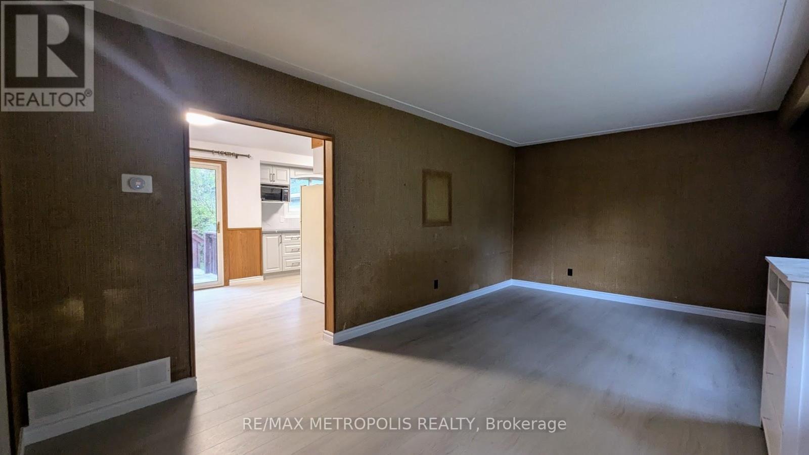 83 Longwood Drive, Waterloo, Ontario  N2L 4B6 - Photo 27 - X12476456