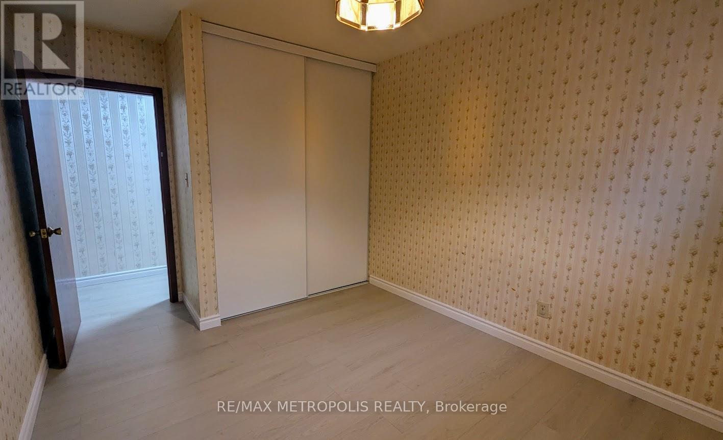 83 Longwood Drive, Waterloo, Ontario  N2L 4B6 - Photo 36 - X12476456
