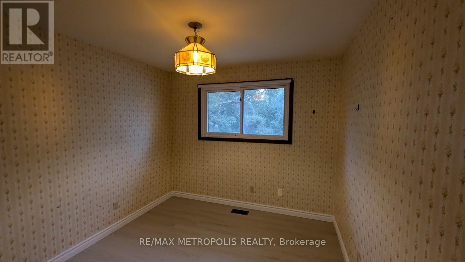 83 Longwood Drive, Waterloo, Ontario  N2L 4B6 - Photo 37 - X12476456