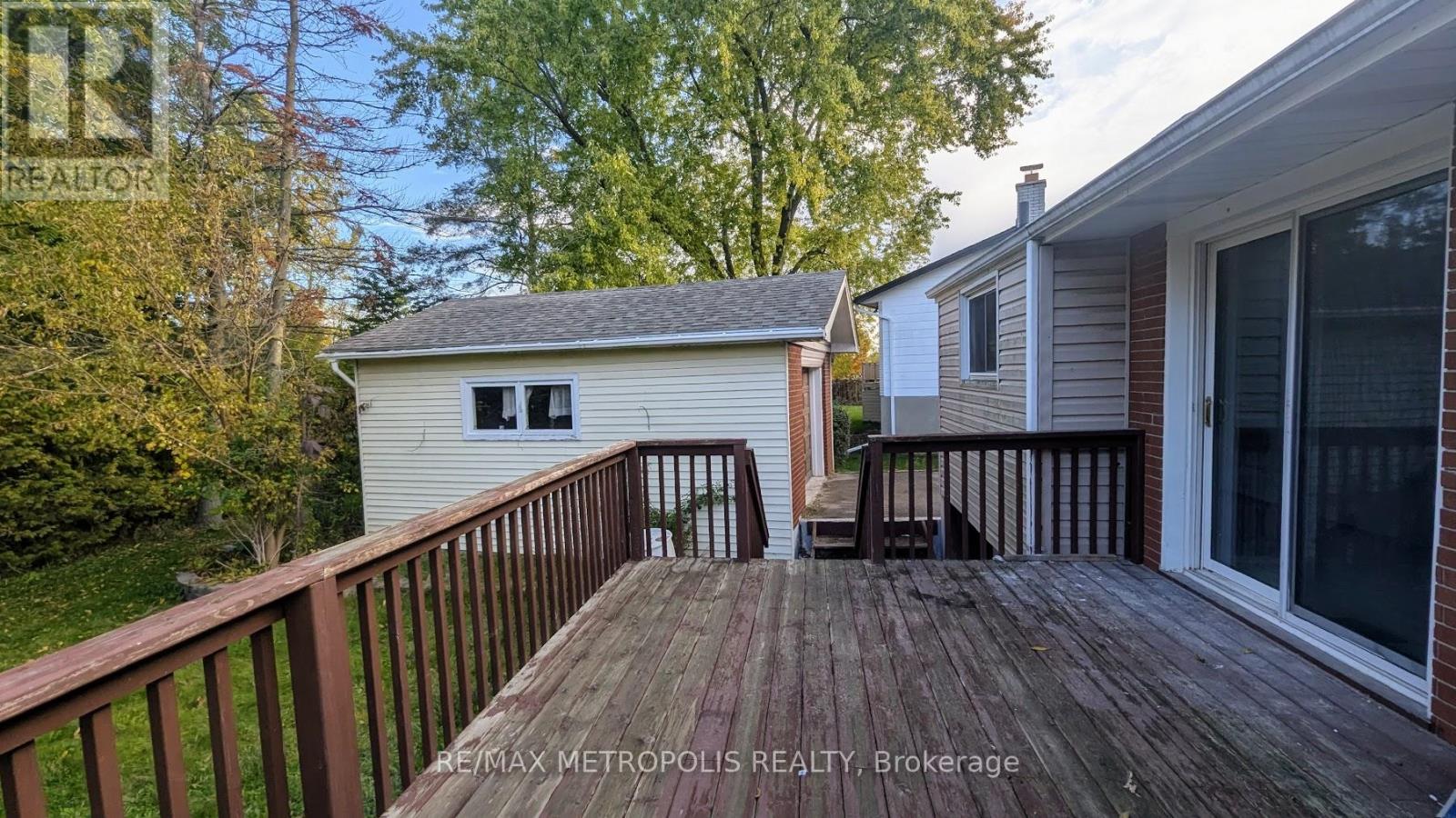 83 Longwood Drive, Waterloo, Ontario  N2L 4B6 - Photo 7 - X12476456