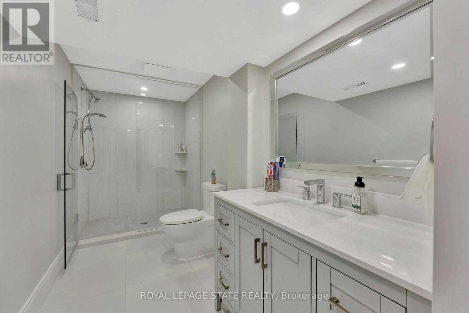 7 Bernini Court, Hamilton, Ontario  L9B 0C7 - Photo 41 - X12476466