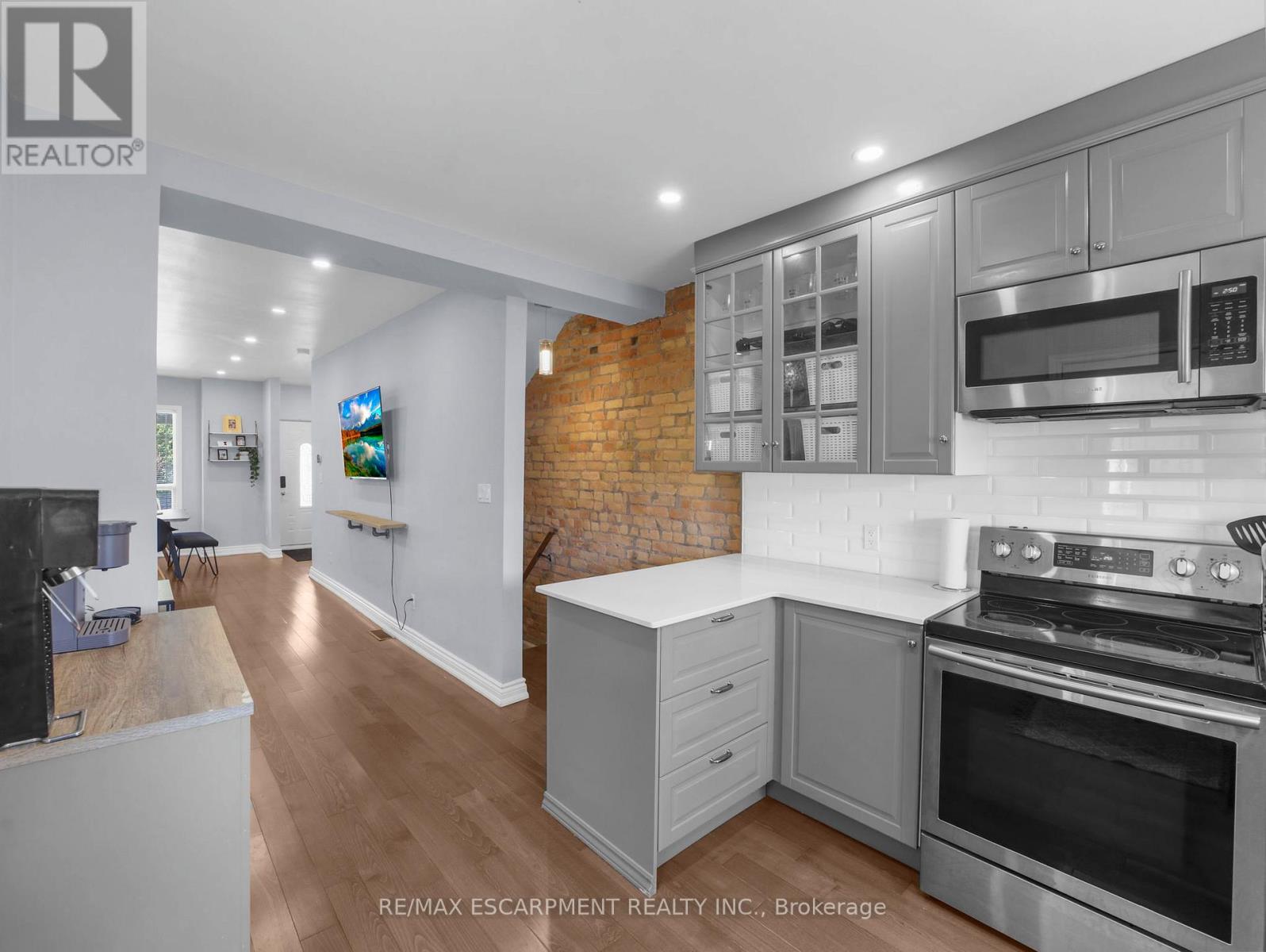 114 Burton Street, Hamilton, Ontario  L8L 3R5 - Photo 14 - X12476499
