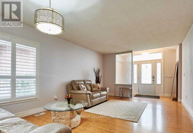 26 O'connor Lane, Guelph, Ontario  N1E 7G4 - Photo 2 - X12476527