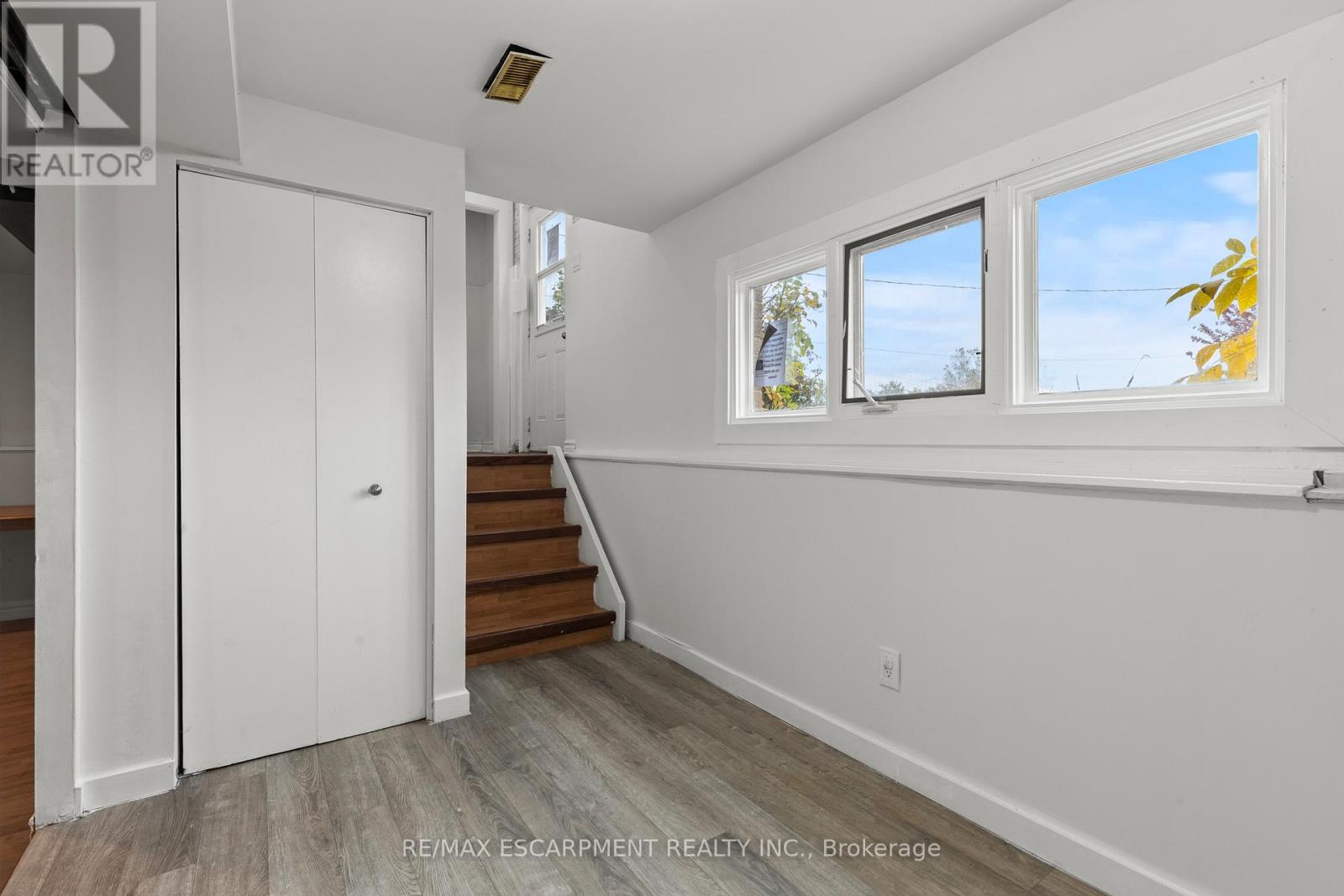 201 Ontario Street, Thorold, Ontario  L2V 1E3 - Photo 21 - X12476537