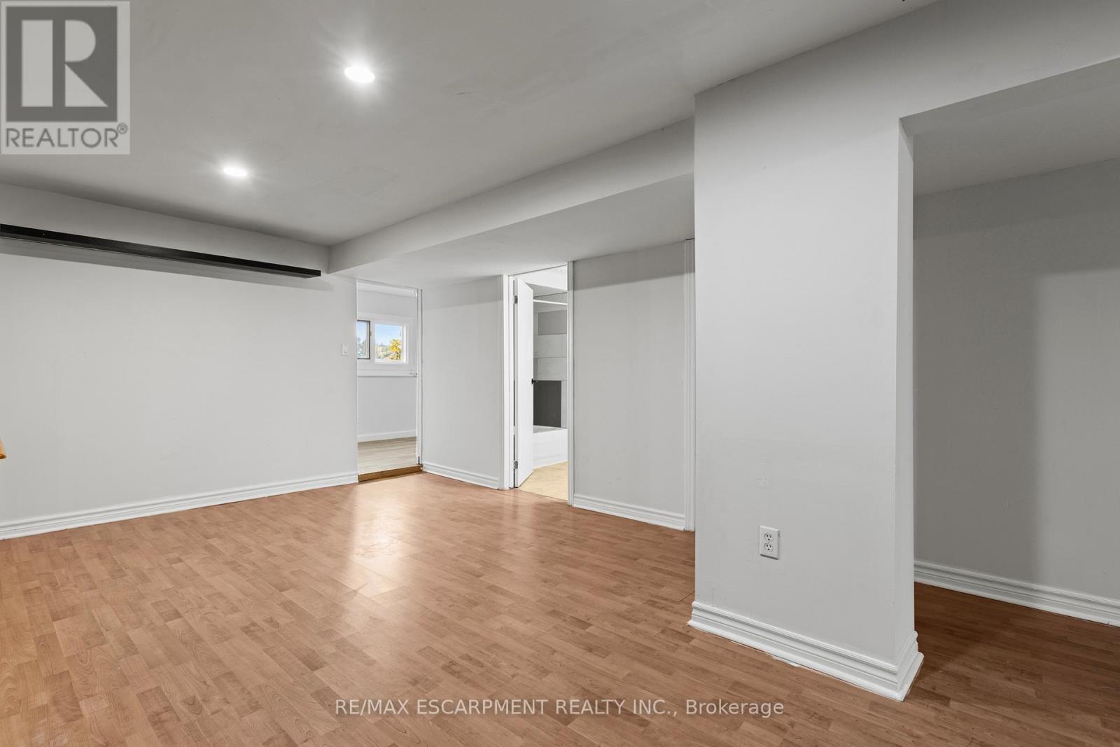201 Ontario Street, Thorold, Ontario  L2V 1E3 - Photo 22 - X12476537