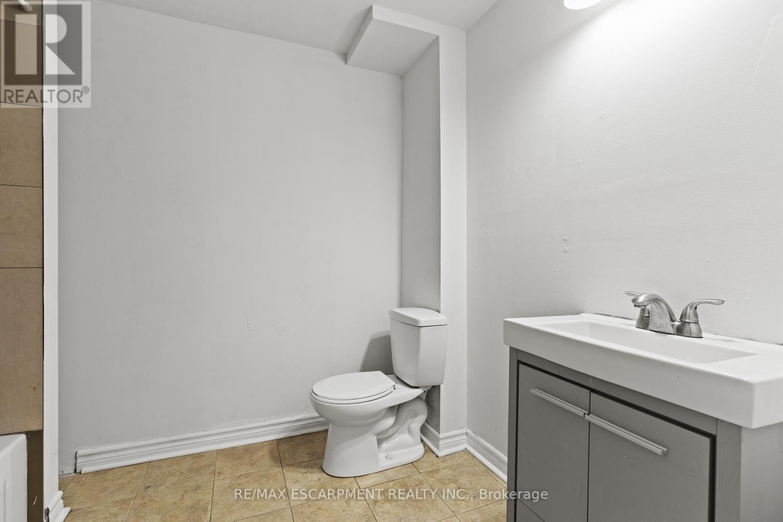 201 Ontario Street, Thorold, Ontario  L2V 1E3 - Photo 26 - X12476537