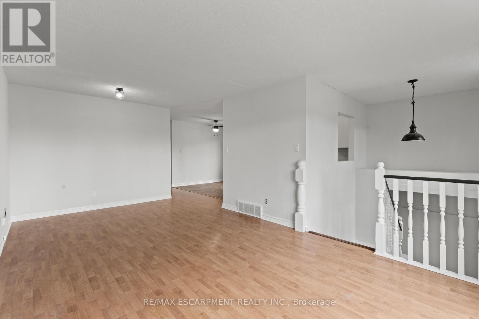 201 Ontario Street, Thorold, Ontario  L2V 1E3 - Photo 8 - X12476537
