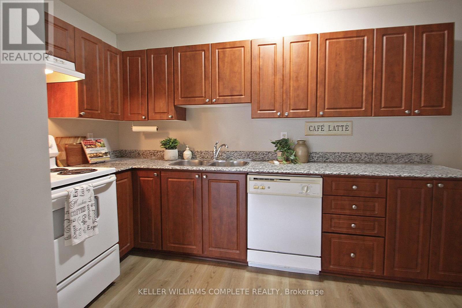 309 - 135 James Street, Hamilton, Ontario  L8P 2Z6 - Photo 8 - X12476556