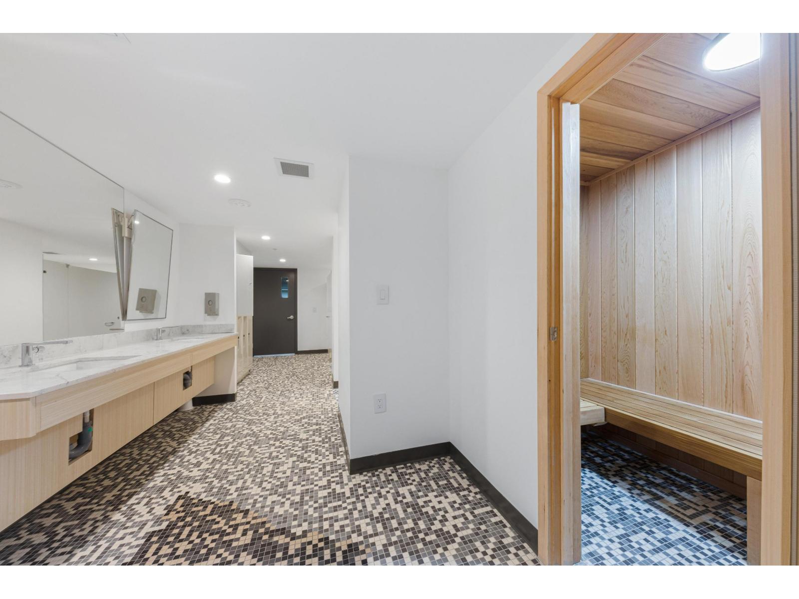 2106 10333 133 Street, Surrey, British Columbia V3R 2H4 - Photo 5 - R3061023