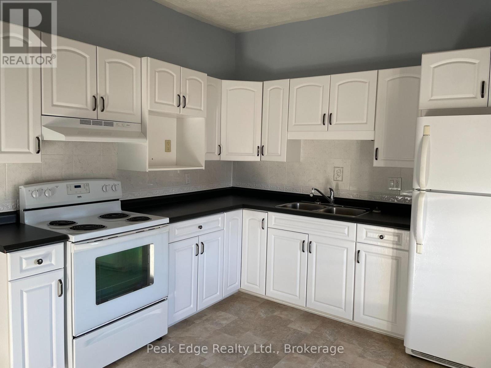 7 Durham Street E, Brockton, Ontario  N0G 2V0 - Photo 8 - X12476702
