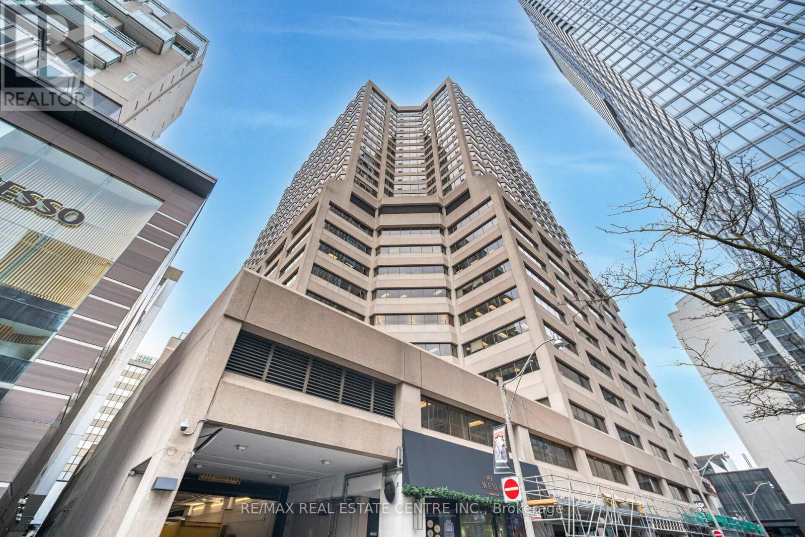 2201 - 175 Cumberland Street, Toronto, Ontario  M5R 3M9 - Photo 1 - C12476621