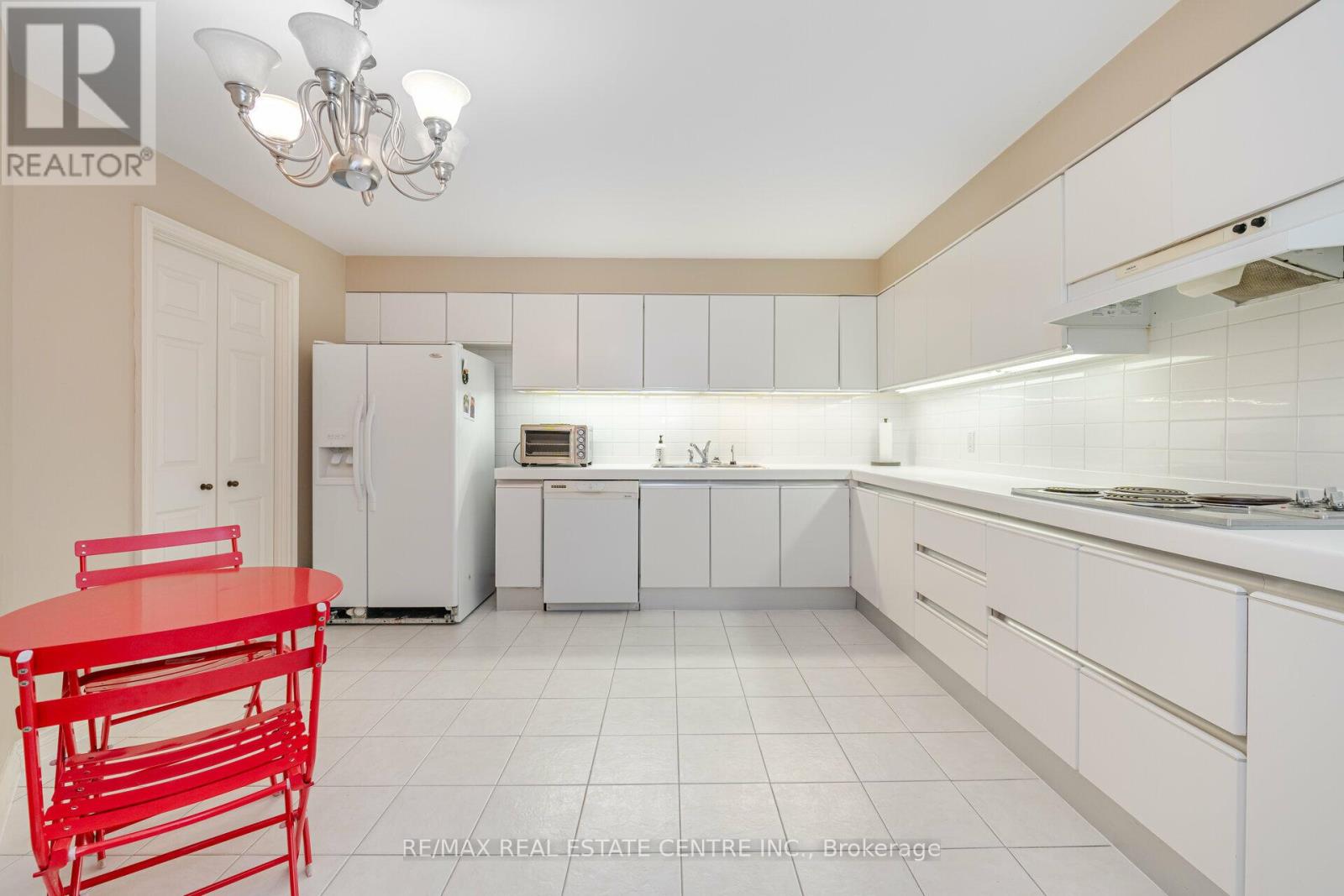 2201 - 175 Cumberland Street, Toronto, Ontario  M5R 3M9 - Photo 20 - C12476621