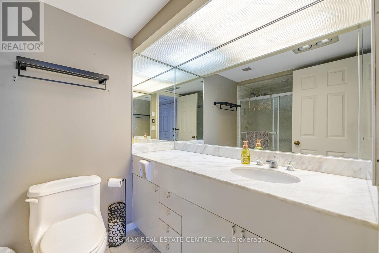 2201 - 175 Cumberland Street, Toronto, Ontario  M5R 3M9 - Photo 25 - C12476621