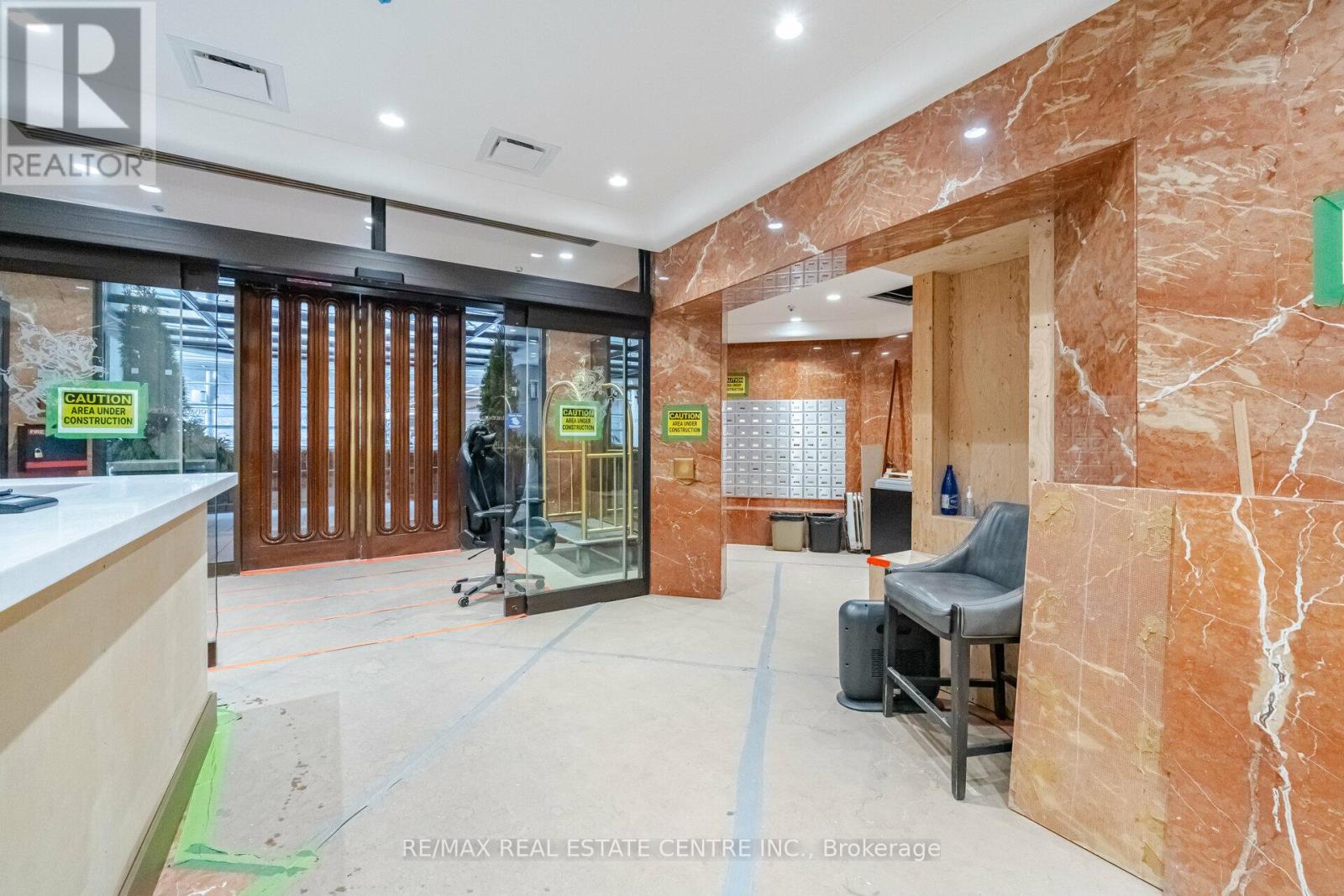 2201 - 175 Cumberland Street, Toronto, Ontario  M5R 3M9 - Photo 4 - C12476621