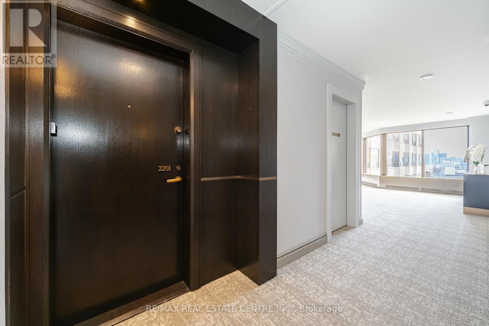 2201 - 175 Cumberland Street, Toronto, Ontario  M5R 3M9 - Photo 6 - C12476621