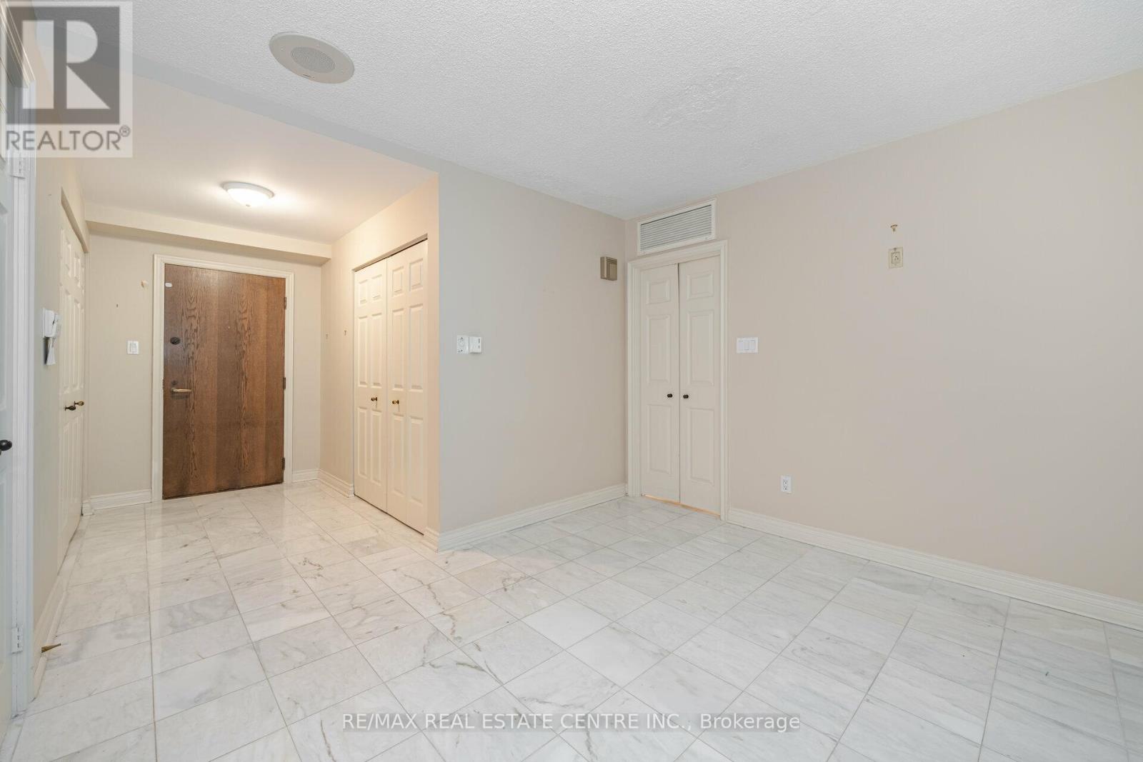 2201 - 175 Cumberland Street, Toronto, Ontario  M5R 3M9 - Photo 9 - C12476621