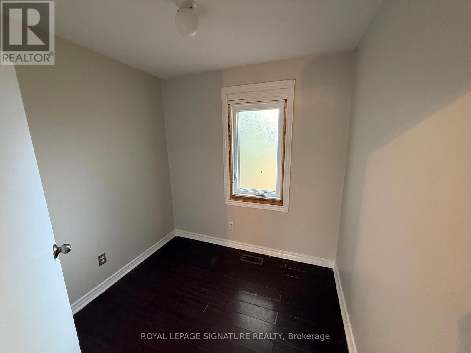 75 Old Mosley Street, Wasaga Beach, Ontario  L9Z 2J5 - Photo 8 - S12432094