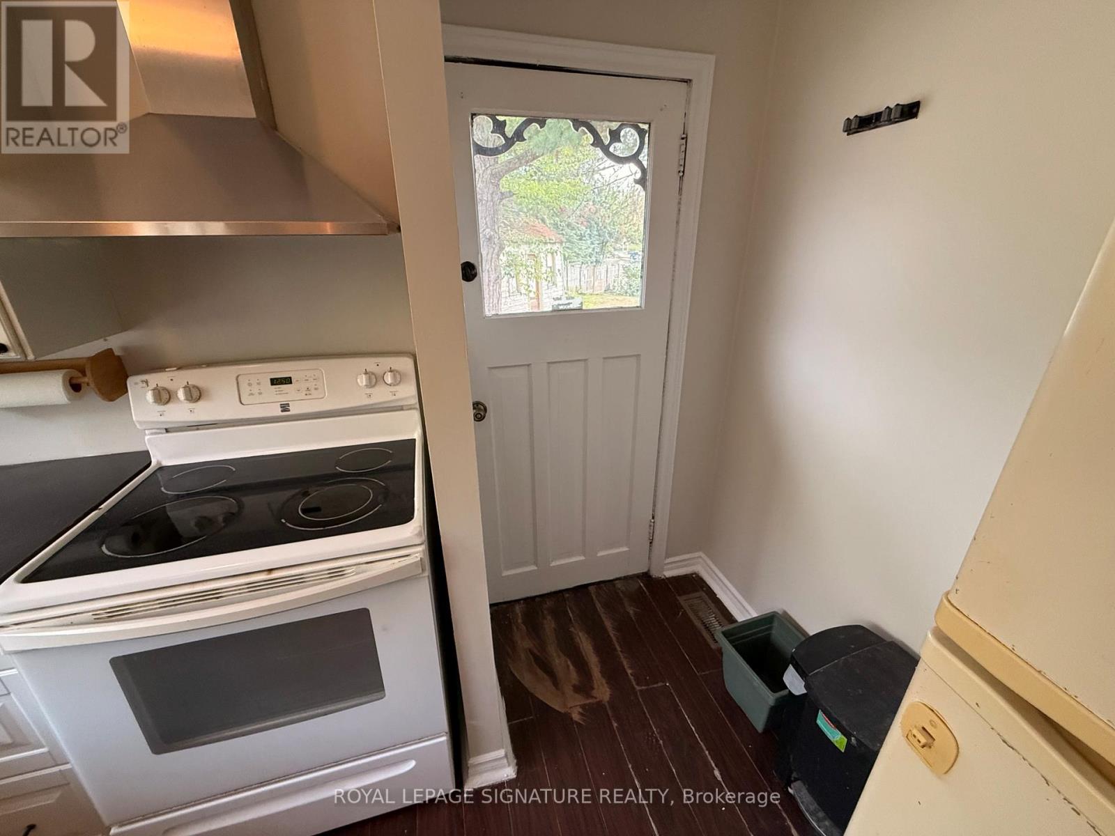 75 Old Mosley Street, Wasaga Beach, Ontario  L9Z 2J5 - Photo 19 - S12432094