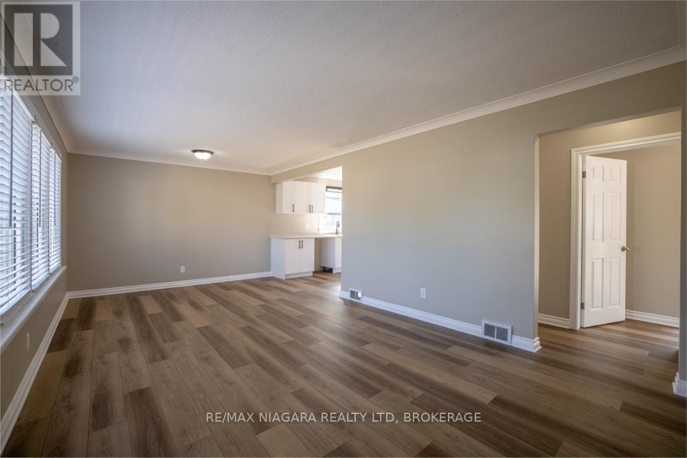 324 Linwell Road, St. Catharines, Ontario  L2N 1T4 - Photo 4 - X12476636