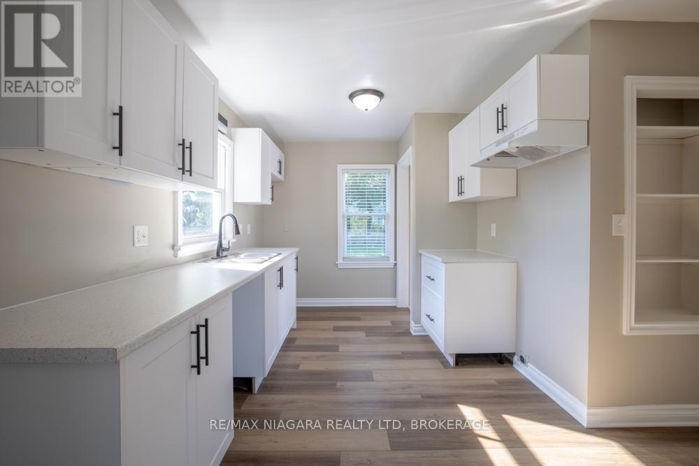 324 Linwell Road, St. Catharines, Ontario  L2N 1T4 - Photo 9 - X12476636