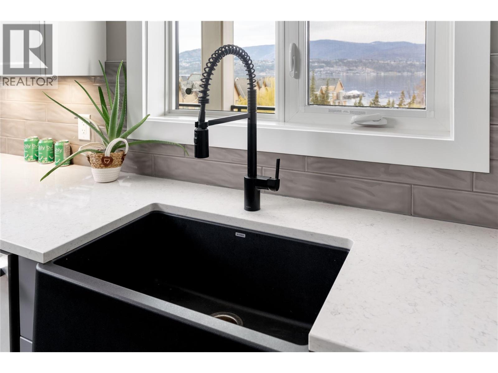 529 Truswell Road Unit# 501 Kelowna Photo 4 529 Truswell Road Unit# 501 Kelowna Photo 4