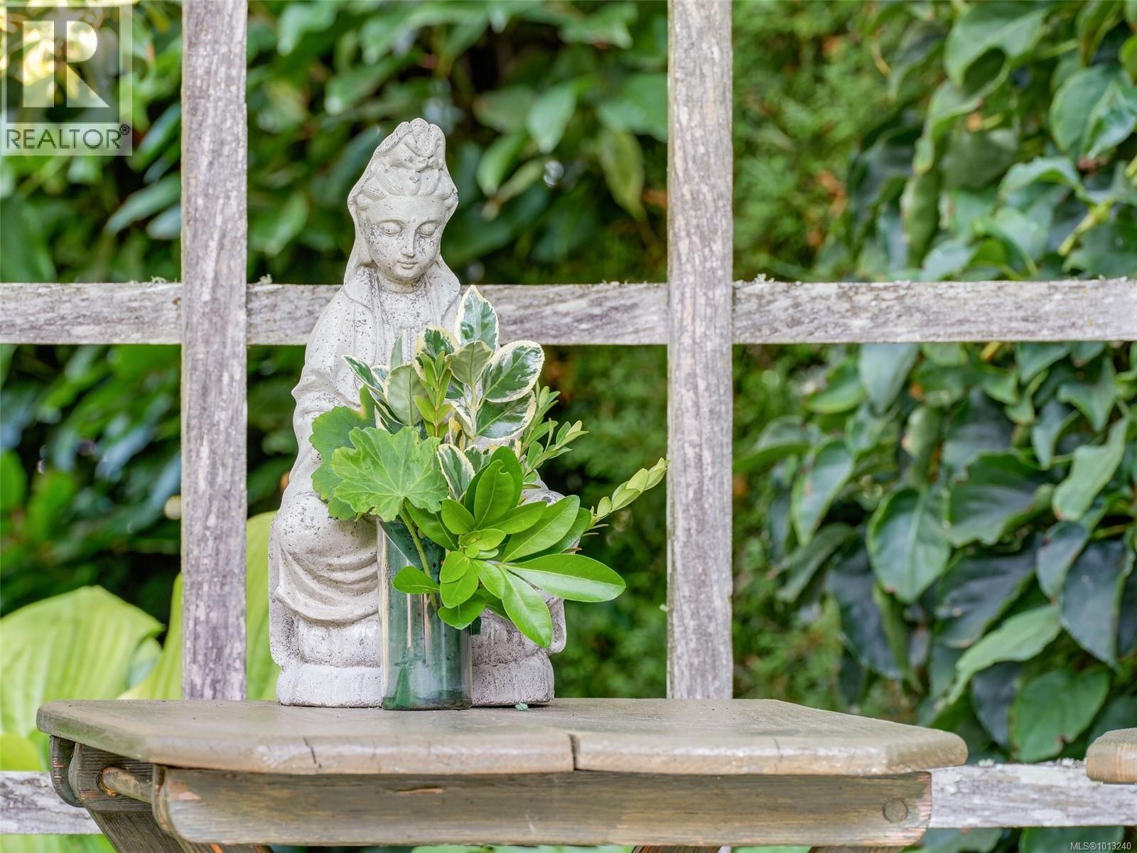 1974 Hovey Rd, Central Saanich, British Columbia  V8M 1V8 - Photo 32 - 1013240