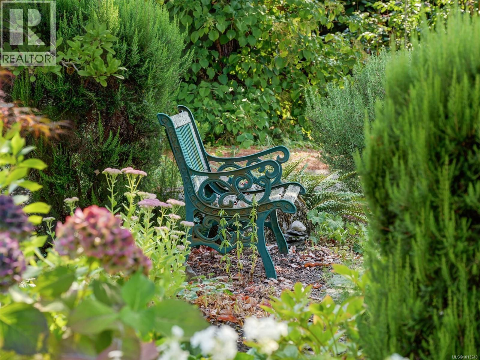 1974 Hovey Rd, Central Saanich, British Columbia  V8M 1V8 - Photo 39 - 1013240