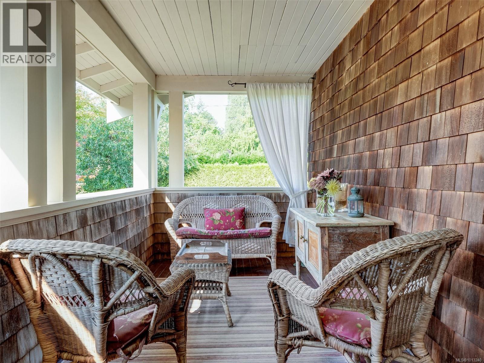 1974 Hovey Rd, Central Saanich, British Columbia  V8M 1V8 - Photo 9 - 1013240