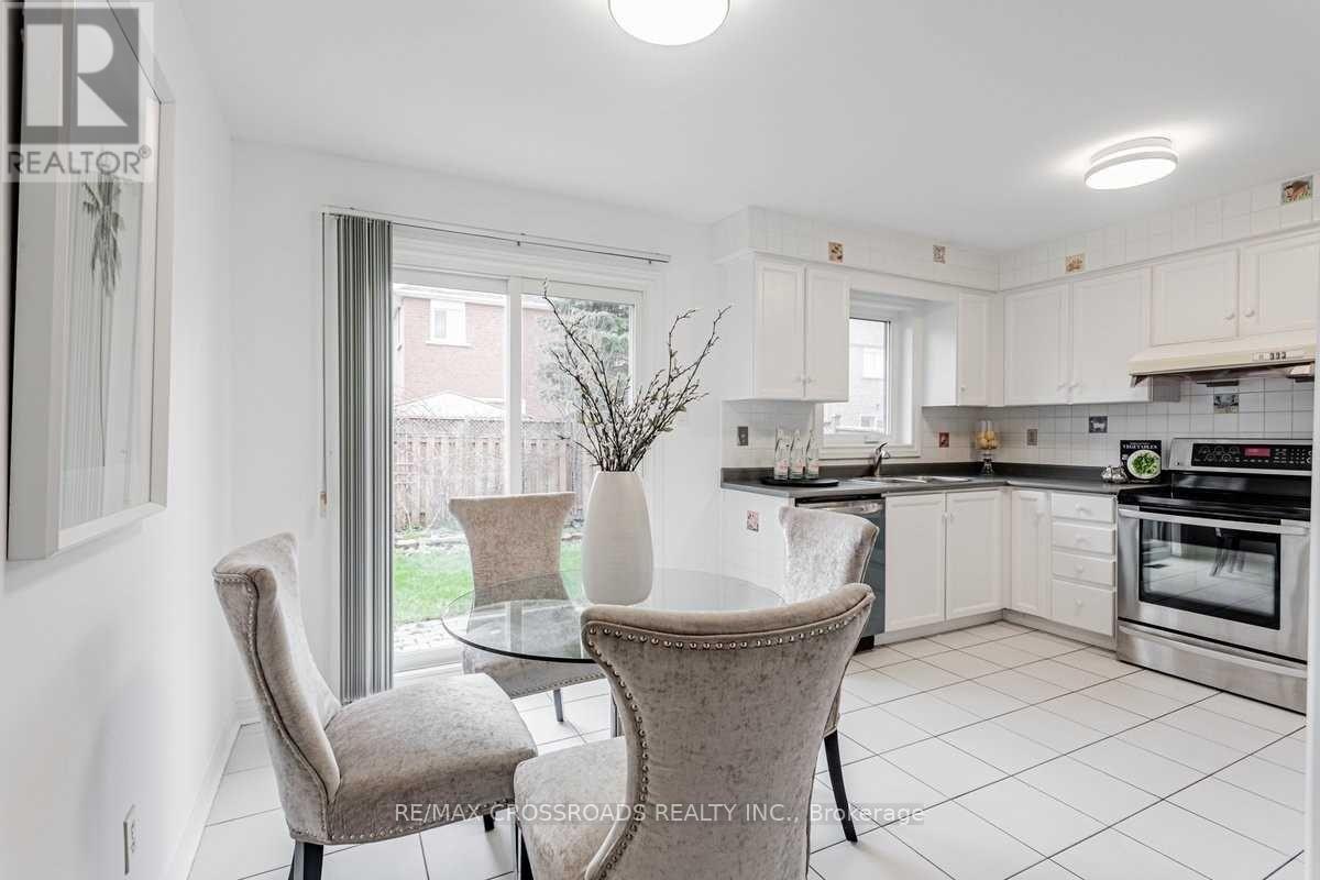 87 Woodriver Street, Richmond Hill, Ontario  L4S 1H6 - Photo 10 - N12476591