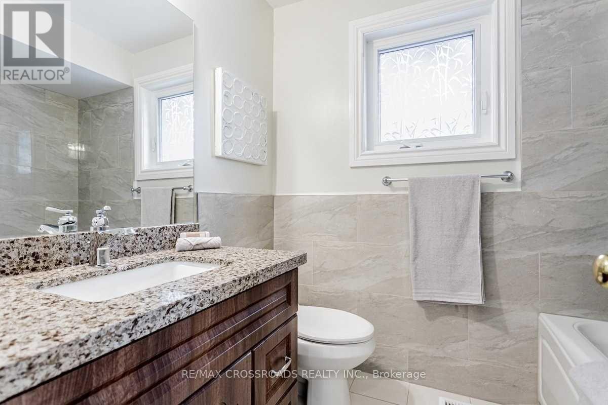 87 Woodriver Street, Richmond Hill, Ontario  L4S 1H6 - Photo 15 - N12476591
