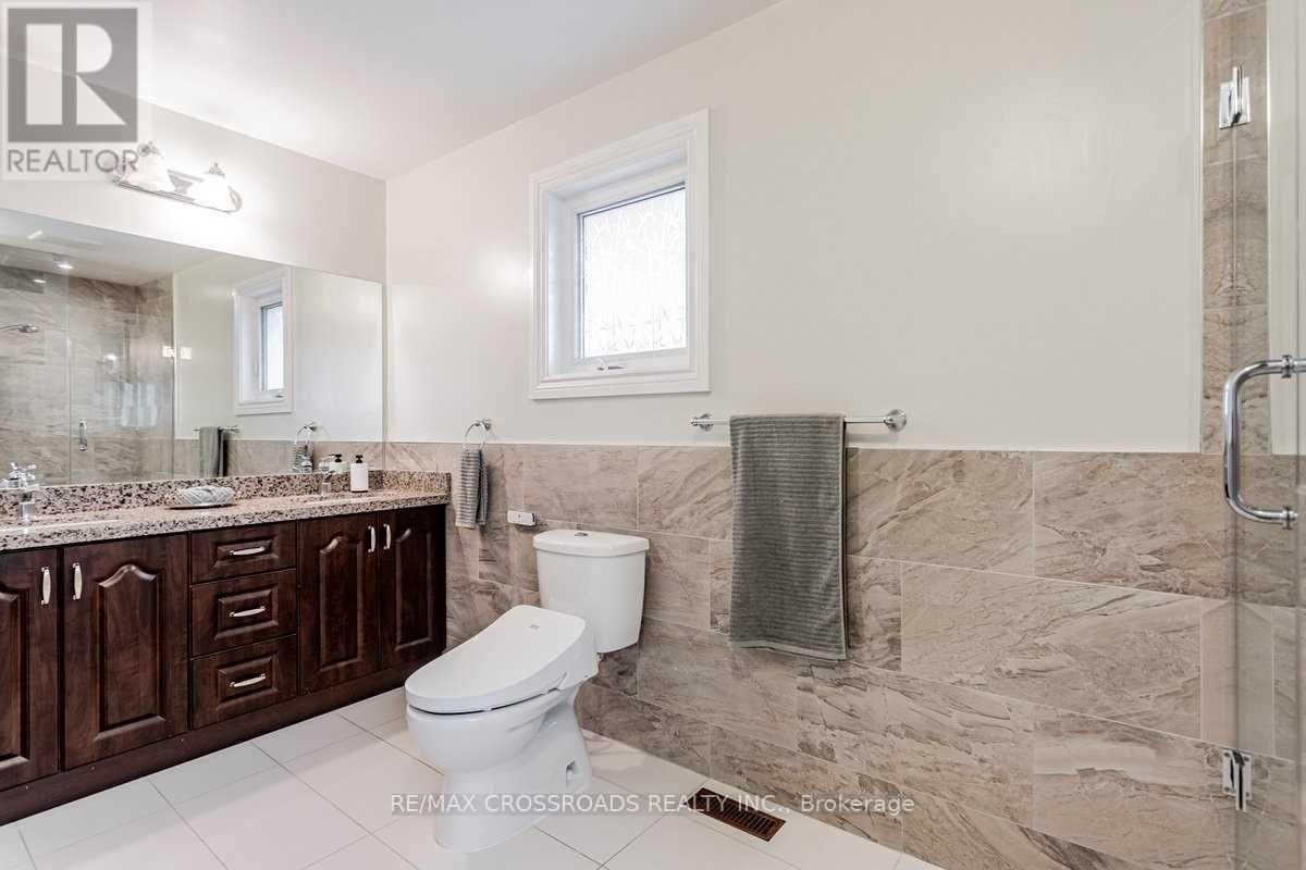 87 Woodriver Street, Richmond Hill, Ontario  L4S 1H6 - Photo 17 - N12476591