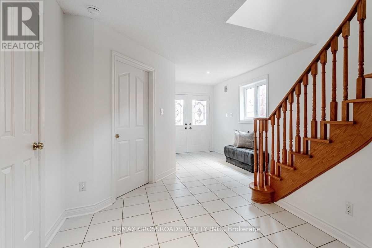 87 Woodriver Street, Richmond Hill, Ontario  L4S 1H6 - Photo 2 - N12476591