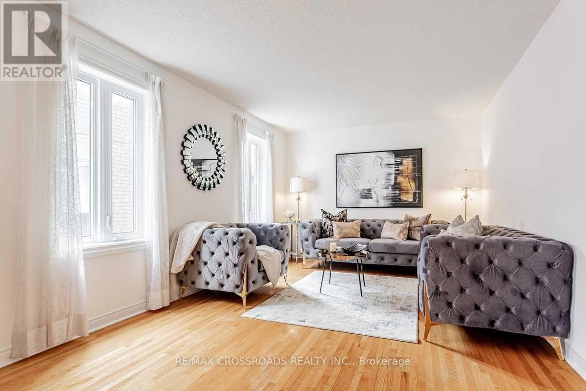 87 Woodriver Street, Richmond Hill, Ontario  L4S 1H6 - Photo 6 - N12476591