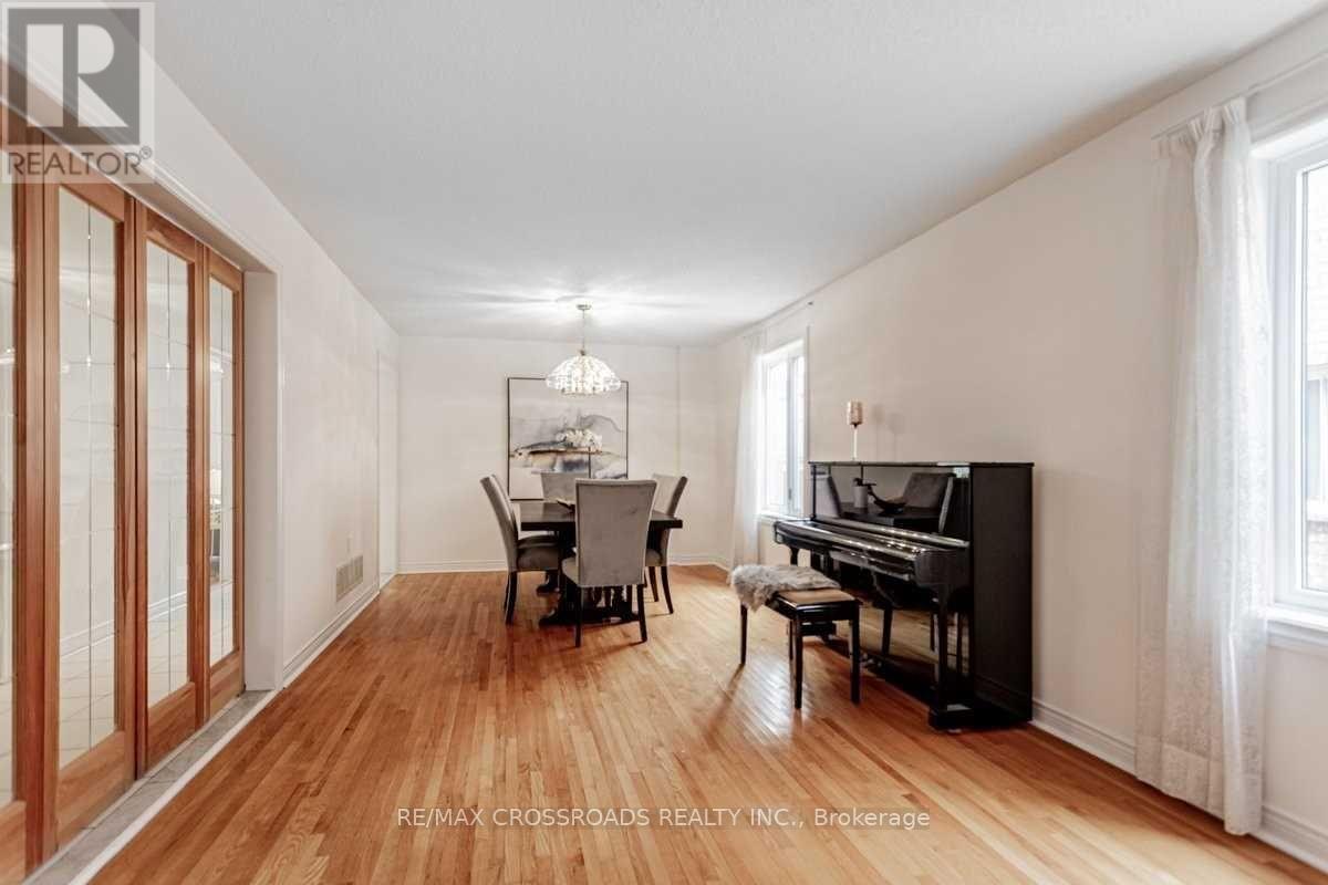 87 Woodriver Street, Richmond Hill, Ontario  L4S 1H6 - Photo 8 - N12476591