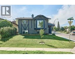 1371 BERKLEY Drive NW Beddington Heights