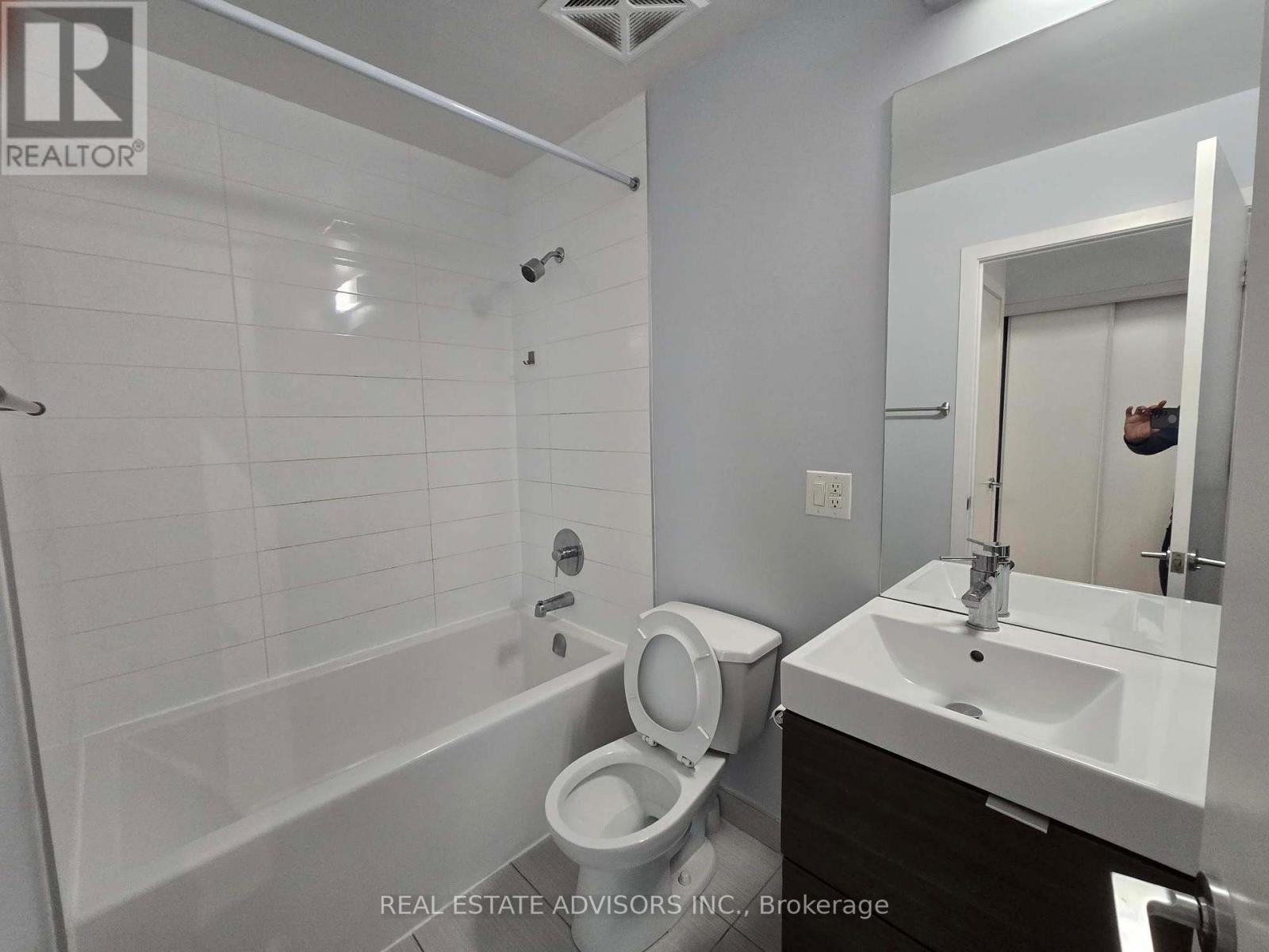 109 - 62 Forest Manor Road, Toronto, Ontario  M2J 0B6 - Photo 8 - C12350468