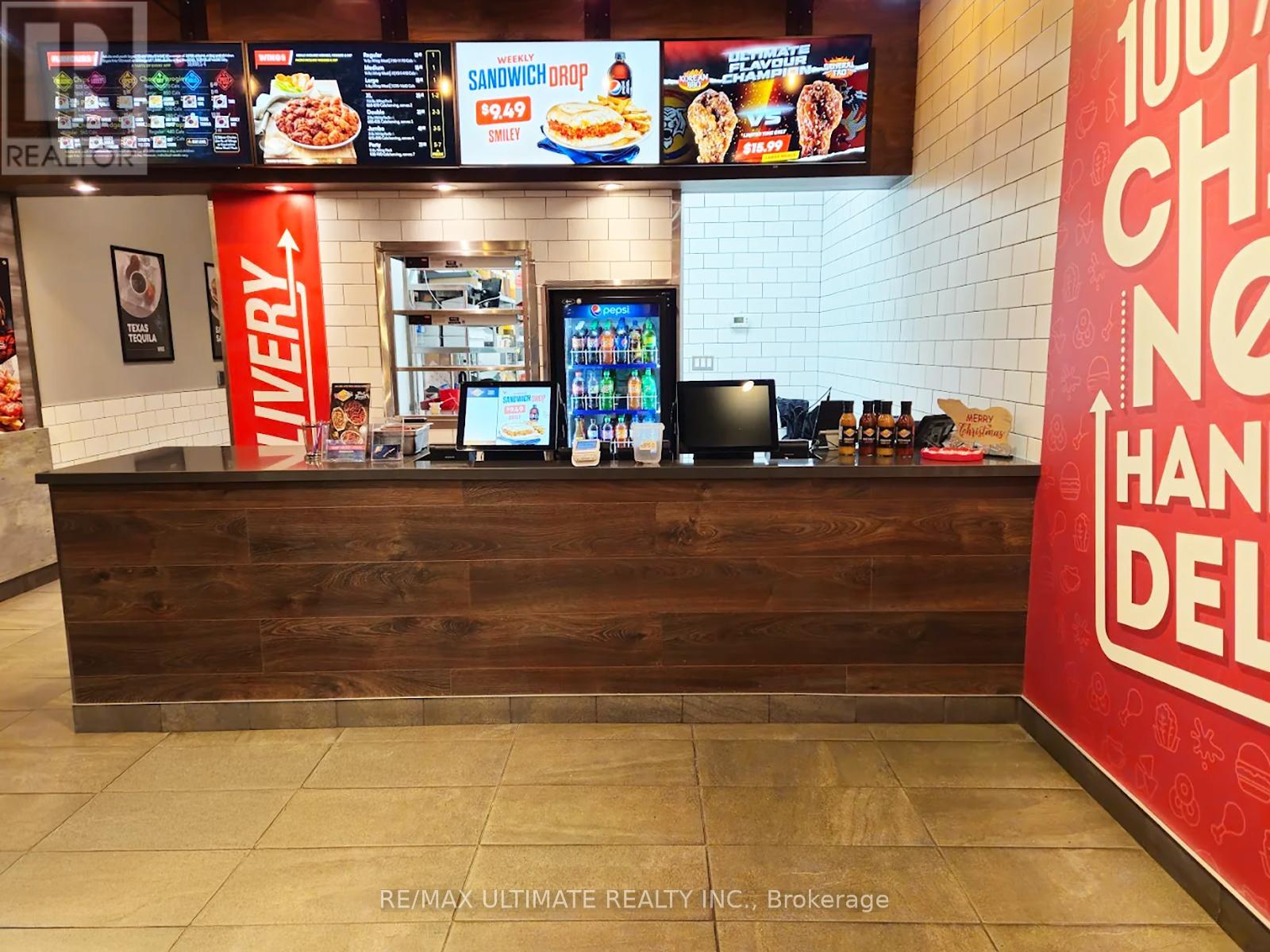 279 Yonge Street, Barrie, Ontario L4N 7T9 - Photo 3 - S12476611